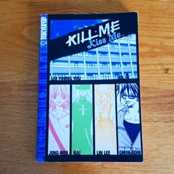 Kill Me Kiss Me  Volume 4 Graphic Novel - Picture 1 of 4